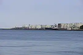 金沢港石油岸壁