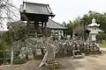 長久寺前の石造物群