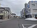 長坂駅前から本通りへの幅員15m道路