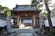 長源院 山門（三門解脱）（2013年12月撮影）