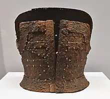 剣崎長瀞西古墳 三角板革綴短甲群馬県高崎市。東京国立博物館展示。