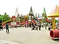 公園の中央にある大型遊具