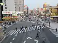 長野駅前交差点。写真左方に伸びる通りが末広通り。