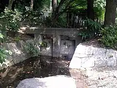 6、関口大洗堰の取水口の石柱(江戸川公園)