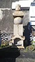 岡野喜太郎が建立した五輪塔の慰霊碑（2018年12月）