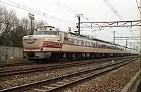 キハ81形充当列車「はつかり」（上）「くろしお」（下）
