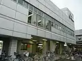 東口