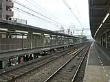 ホーム(2007年8月。左側が梅田方面・右側が京都河原町方面)