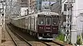 7001Fによる神戸本線の普通(2018年7月 神崎川駅)