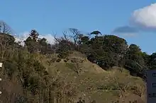 陣屋坂から堀切を見る