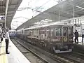 宝塚線へ入線した貸切列車の「京とれいん 雅洛」（2020年10月16日 川西能勢口駅）