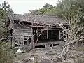 馬毛島に残る古い廃屋(2000年4月)