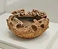 浅鉢形土器（火焔型土器）（重要文化財）京都大学総合博物館企画展示。