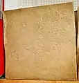 第3支群5号 羨道右壁線刻壁画柏原市立歴史資料館展示。