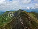 山頂から乙妻山を望む