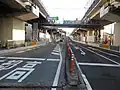 羽田入口（左側）と羽田出口（右側）