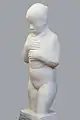 「鳩を抱く少女」1999 白大理石　26x73x23cm