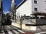 南西角から校舎を見る（2015年2月撮影）