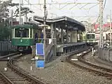 鎌倉方からホームを望む。(2004年10月)