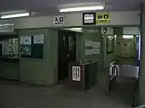 地下にある改札口。(2004年10月)