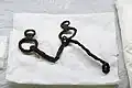 轡