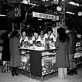ミドパ百貨店店内(韓国化粧品、1975年)