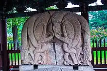螭首