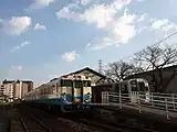 プラットホーム（2014年1月、スロープに柵が付いた後）