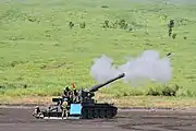 富士総合火力演習で砲撃を行う陸上自衛隊のM110A2