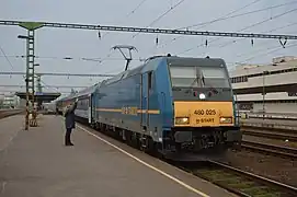 ソルノク駅で出発するブダペスト行きのIC列車