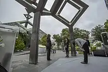 二二八事件72週年を迎え、台北市「二二八和平公園」の「二二八和平記念碑」に献花する台湾の蔡英文総統（2019年2月28日）