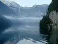 高山湖(ケーニヒス湖)を横切るボートの航跡。
