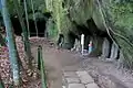 20：浄智寺のやぐら。方丈裏にある。