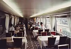 100系V編成食堂車車内