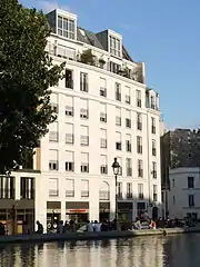 110 quai de Jemmapes.