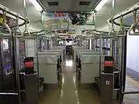 クモハ115形+114形1000番台旧塗装現在は全編成黄1号に塗替済(上)車内(下)