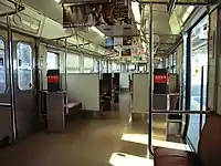 クモハ114形6000番台(上)車内(下)