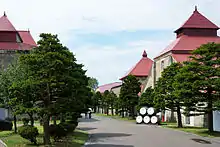 ロケ地の1つであり、物語のモデルとなったニッカウヰスキーの余市蒸溜所（北海道余市郡余市町）