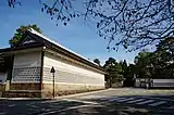 辰巳長屋と正門