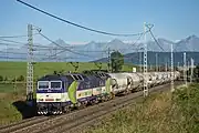 コシツェから当線ハニスカプリコシツィアフ鉄道駅まで乗り入れるジェトマロヴィツェ（チェコ）発ハニスカプリコシツィアフ行粉炭輸送貨物列車（ジリナ - コシツェ鉄道線レタノウツェ-スピシュスケートマーショウツェ間、2020年）