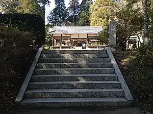 境内参道（鳥居内）