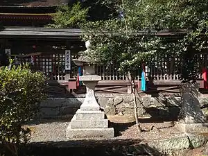 熊野権現社、天照大神宮、聖宮の礼拝所が並ぶ（本殿礼拝所右側）
