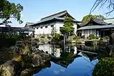 義士木像奉安殿と庭園