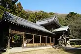 拝殿と絵馬堂