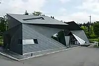 西沢立衛設計の現代建築『軽井沢千住博美術館』(2011年竣工)