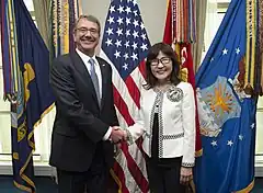 米国のアシュトン・カーター国防長官と（2016年9月15日）