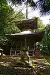 石造宝篋印塔と多宝塔
