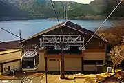 駅舎と芦ノ湖（2016年12月）