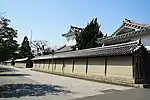 亀山本徳寺の築地塀