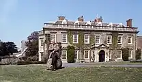 18代公パーシーと一族の邸宅ブラッドレー・ハウス（英語版）